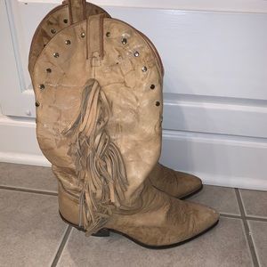 Vintage studded tan cowboy boots leather 7.5